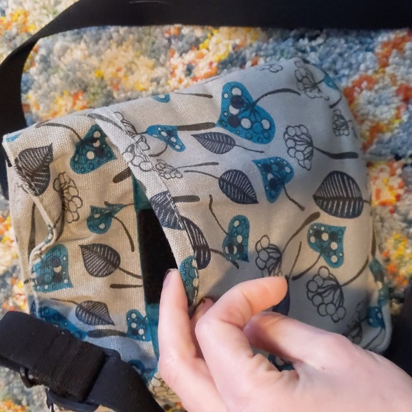 Kavu Crossbody and Wallet - Picture 5 of 13